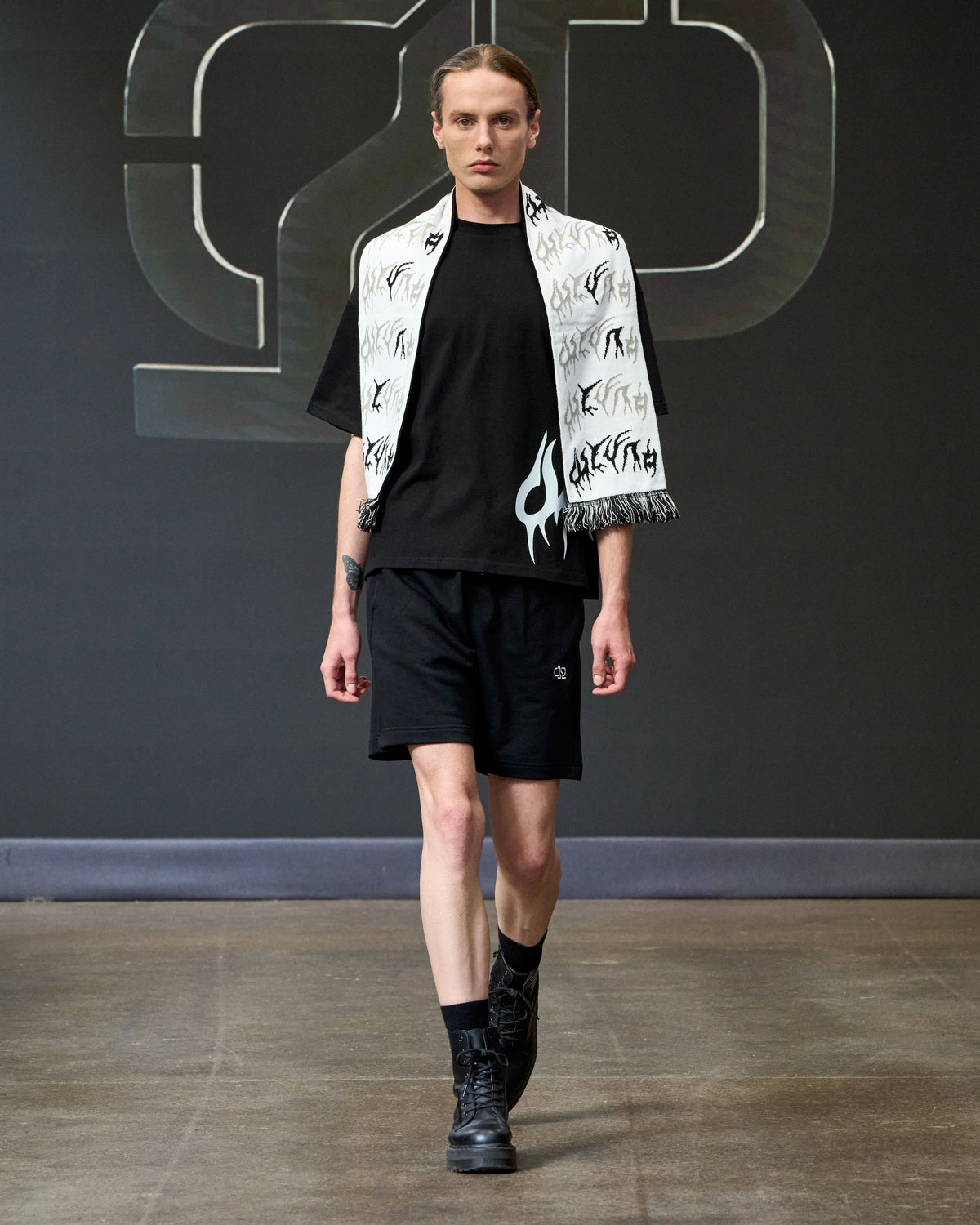 T-shirt UMBRA porté au défilé OSCURO UMBRA, London Fashion Week SS27