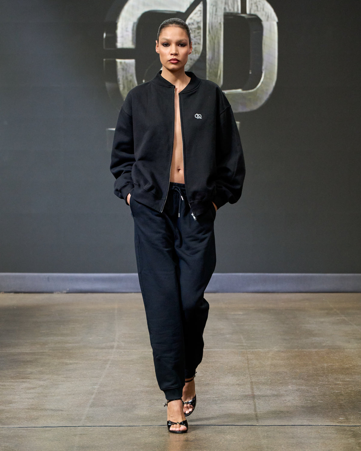 Look 09 · Bomber et jogging